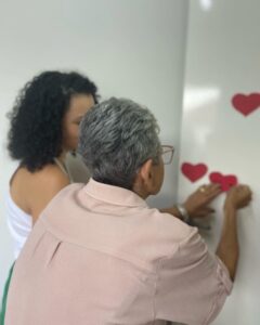 Encontro na AML Cultural destaca aprendizados de quem cuida de familiar com demência
